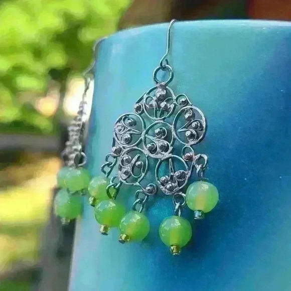 Vintage silver tone green gemstone beads earrings - Picture 5 of 16